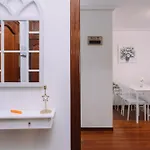 Diafano Y Acogedor En By Apartmán *